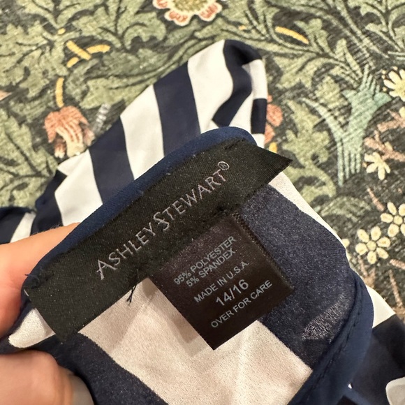 Ashley Stewart Size 14/16 Tank Top Navy and White Striped - Picture 3 of 3